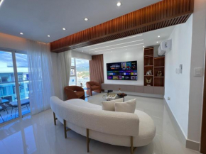 Beautiful luxurious apart with Mountain View